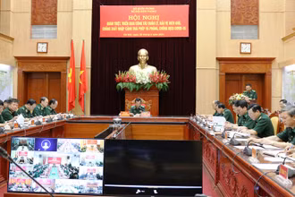 Tư lệnh BĐBP, Thiếu tướng Lê Đức Thái chủ trì hội nghị.