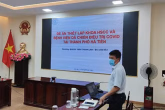 BSCK II Trần Thanh Linh, BV Chợ Rẫy trình bày về việc thiết lập khu điều trị bệnh nhân Covid-19 tại Kiên Giang.