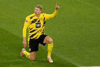 Erling Haaland khiến mọi hàng phòng ngự e ngại. (ẢNH: Bundesliga)