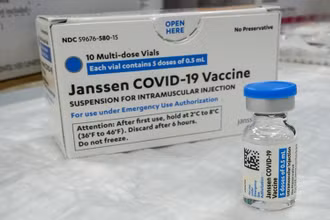 Vaccine ngừa Covid-19 của Johnson & Johnson. (Ảnh: AP)