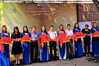 Lãnh đạo các sở, ngành tỉnh Đắk Lắk cắt băng khai mạc Ngày Sách và Văn hóa đọc Việt Nam năm 2021 tỉnh Đắk Lắk.