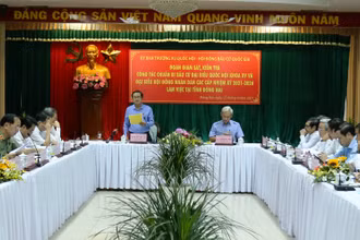 Phó Chủ tịch Quốc hội Đỗ Bá Tỵ phát biểu ý kiến tại buổi làm việc với Ủy ban Bầu cử tỉnh Đồng Nai.