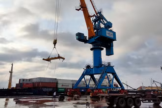 Cảng quốc tế Lào - Việt đón chuyến tàu container đầu tiên