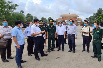 Ban Chỉ đạo quốc gia phòng, chống dịch Covid-19 kiểm tra thực địa tại Cửa khẩu quốc tế Bình Hiệp, thị xã Kiến Tường, tỉnh Long An.