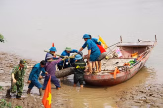 Lực lượng công binh di dời thành công quả bom nặng gần 230kg.