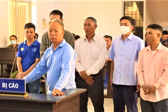 Các bị cáo tại phiên tòa.