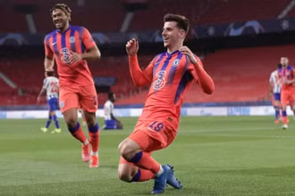M. Mount mừng bàn mở tỷ số cho Chelsea.