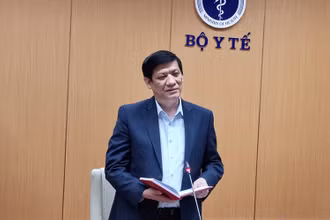 GS, TS Nguyễn Thanh Long, Bộ trưởng Y tế phát biểu tại cuộc họp. 