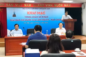 Phó Chủ tịch Thường trực Hội Nhà báo Việt Nam, Phó Chủ tịch Thường trực Hội đồng Giải Báo chí quốc gia Hồ Quang Lợi phát biểu tại lễ khai mạc.