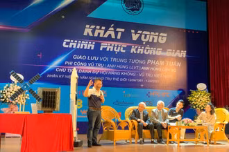 PGS, TS Phạm Anh Tuấn, Tổng giám đốc Trung tâm Vũ trụ Việt Nam chỉa sẻ về khát vọng chinh phục vũ trụ bằng việc chế tạo vệ tinh made in Vietnam.