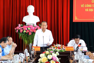 Phó Thủ tướng Thường trực Chính phủ Trương Hòa Bình phát biểu tại buổi làm việc.