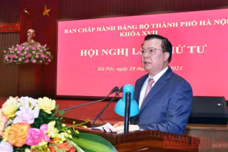 Đồng chí Đinh Tiến Dũng, Ủy viên Bộ Chính trị, Bí thư Thành ủy phát biểu khai mạc hội nghị. (Ảnh: Duy Linh)