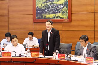 Phó Chủ tịch Quốc hội Nguyễn Đức Hải kiểm tra, giám sát công tác bầu cử tại tỉnh Lào Cai.