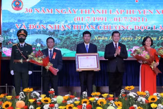 Huyện Xuân Lộc đón nhận Huân chương Độc lập hạng Ba.