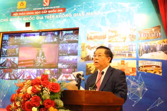 Đồng chí Nguyễn Trọng Nghĩa phát biểu khai mạc hội thảo.