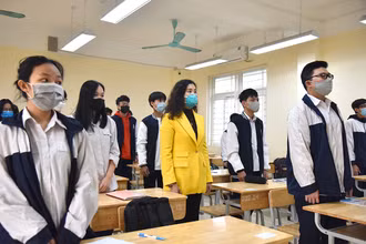 Các em học sinh quận Đống Đa vừa đi học lại được 1 tuần lại phải tiếp tục học trực tuyến. (Ảnh minh họa: MINH DUY)
