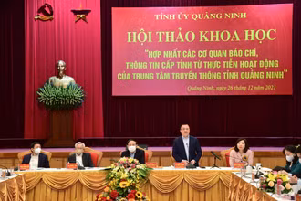 Các đồng chí chủ trì hội thảo. (Ảnh: Thành Đạt)