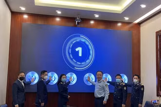 Khu vực trưng bày các sản phẩm thật-giả để người tiêu dùng tham quan, tìm hiểu và nhận diện tại phòng trưng bày nhận diện hàng thật-hàng giả.