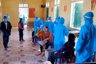 Huyện Đông Hưng tổ chức xét nghiệm diện rộng để bóc tách F0.