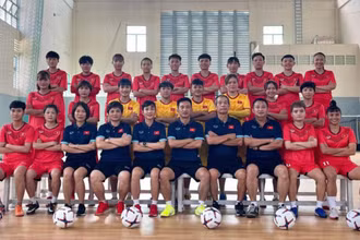 Thành viên Ban huấn luyện và các cầu thủ đội tuyển futsal nữ Việt Nam. (Ảnh: VFF)