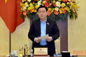 Chủ tịch Quốc hội Vương Đình Huệ phát biểu kết thúc đợt 1 phiên họp. Ảnh: Duy Linh