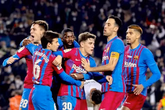 Các cầu thủ Barca ăn mừng bàn thắng định đoạt số phận trận đấu. (Ảnh: AS)