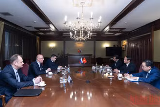 Phó Thủ tướng Lê Văn Thành làm việc với Phó Thủ tướng Dmitry Chernyshenko. (Ảnh: Thanh Thể)