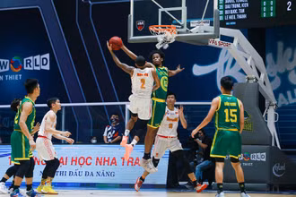 Đội tuyển bóng rổ nam quốc gia tranh tài trong chuỗi trận thực nghiệm VBA Premier Bubble Games 2021. (Ảnh: VBA)