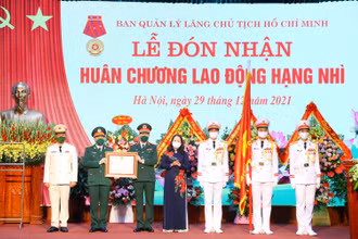 Phó Chủ tịch nước Võ Thị Ánh Xuân tại buổi lễ đón nhận Huân chương Lao động hạng Nhì.
