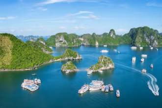 Vịnh Hạ Long - Di sản thiên nhiên thế giới.