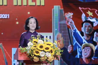 Đồng chí Trương Thị Mai phát biểu ý kiến tại chương trình.