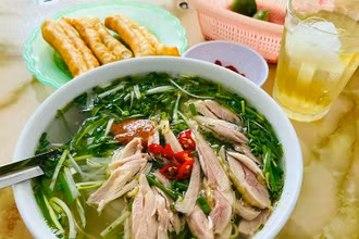 Món phở Việt Nam. 