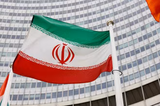Quốc kỳ Iran tại trụ sở Cơ quan Năng lượng nguyên tử quốc tế (IAEA) ở Vienna, Áo. (Ảnh: Reuters)