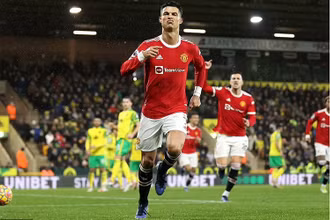 Ronaldo ghi bàn giúp MU đánh bại Norwich với tỷ số 1-0. (Ảnh: Daily Mail)