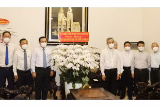 Đồng chí Nguyễn Văn Nên thăm, chúc mừng Tòa Tổng Giám mục Tổng Giáo phận TP Hồ Chí Minh và Tổng Giám mục Nguyễn Năng, Tổng Giáo phận TP Hồ Chí Minh.