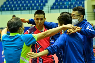 Niềm vui chiến thắng sau hơn 4 giờ thi đấu của các vận động viên, huấn luyện viên Long Hải-Hải Dương 1.