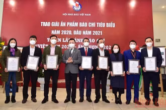 Trao giải Giao diện điện tử Tết ấn tượng trong khuôn khổ giải thưởng Ấn phẩm báo chí tiêu biểu của Hội Nhà báo Việt Nam. (Ảnh: THÀNH ĐẠT)