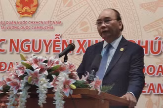 Chủ tịch nước Nguyễn Xuân Phúc phát biểu ý kiến tại Đại sứ quán Việt Nam, ngày 22/12.