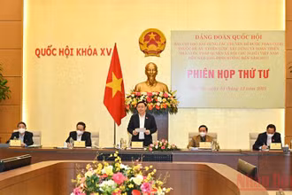 Chủ tịch Quốc hội Vương Đình Huệ phát biểu ý kiến tại Phiên họp.