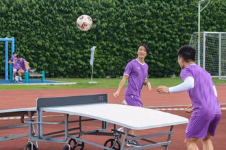 Tuấn Anh thử sức cùng bộ môn tedball. (Ảnh: VFF)