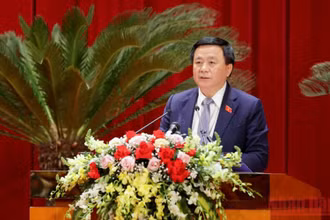 Đồng chí Nguyễn Xuân Thắng, Ủy viên Bộ Chính trị, Giám đốc Học viện chính trị quốc gia Hồ Chí Minh, Chủ tịch Hội đồng lý luận Trung ương phát biểu tại kỳ họp.