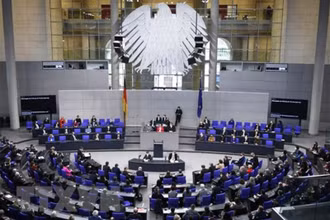 Quang cảnh phiên họp Quốc hội Đức ở Berlin, ngày 8/12. (Ảnh: AFP/TTXVN)