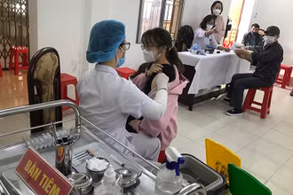 Tiêm vaccine phòng Covid-19 tại thành phố Hải Dương.