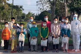 Nhiều ca F0 là người lớn và trẻ em ở Thái Bình được công bố khỏi bệnh. (Ảnh: MAI TÚ)