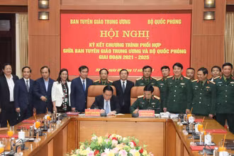Hội nghị ký kết Chương trình phối hợp giữa Ban Tuyên giáo Trung ương và Bộ Quốc phòng giai đoạn 2021-2025. 