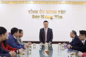 Tổng Biên tập Báo Nhân Dân Lê Quốc Minh làm việc với Báo Hưng Yên.