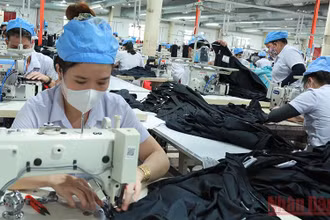 Sản xuất an toàn tại tmột công ty “ba tại chỗ” ở Đồng Nai (Ảnh minh họa: Thiên Vương).
