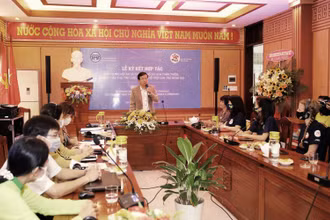 Ông Nguyễn Thế Hùng, Phó Chủ tịch Thường trực UBND TP Hội An phát biểu tại lễ ký kết.