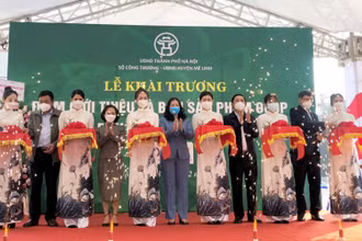 Cắt băng khai trương Điểm giới thiệu và bán sản phẩm OCOP trên địa bàn huyện Mê Linh.