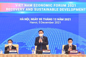  Chủ tịch Quốc hội Vương Đình Huệ và các đại biểu tại Diễn đàn.